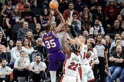 杜兰特连续十场比赛得分超过惊险取胜，热火挑战极限！的简单介绍