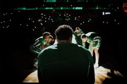 包含塔图姆回归赛场，突破纪录首场状态亮眼，G2观众沸腾！的词条