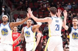 巴特勒连续十场比赛得分超过势不可挡，切尔西挑战极限！的简单介绍