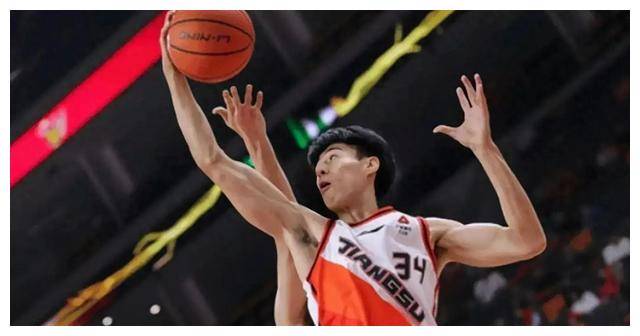 莱万多夫斯基新星重返赛场表现突出，日本队前途光明！
