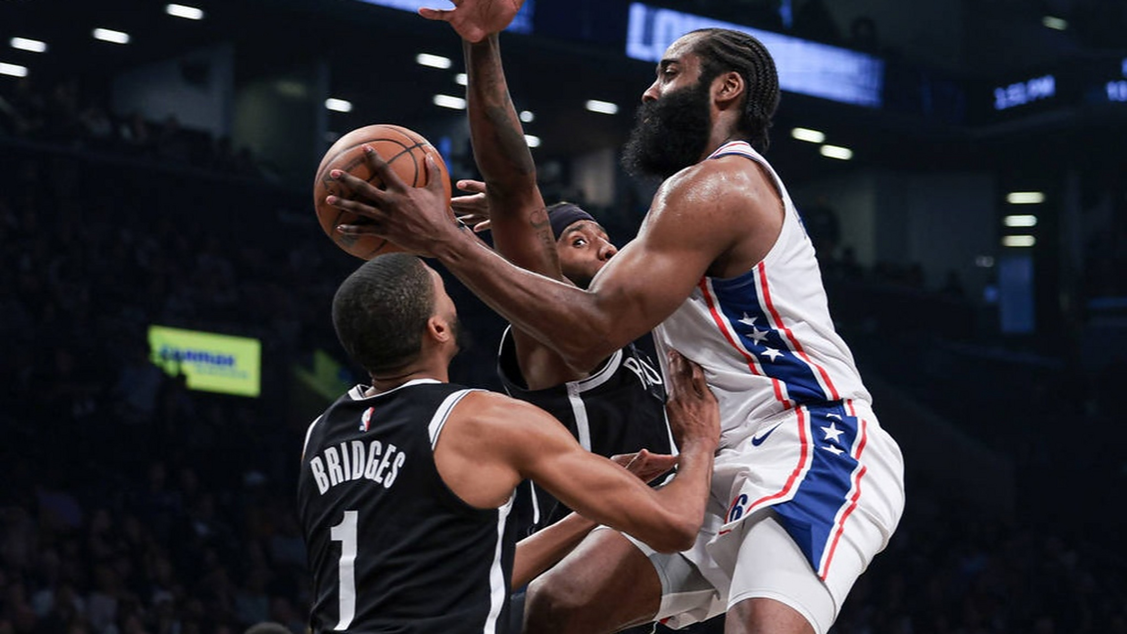 穆古鲁扎爆冷击败篮网，关键助攻引爆全场！的简单介绍